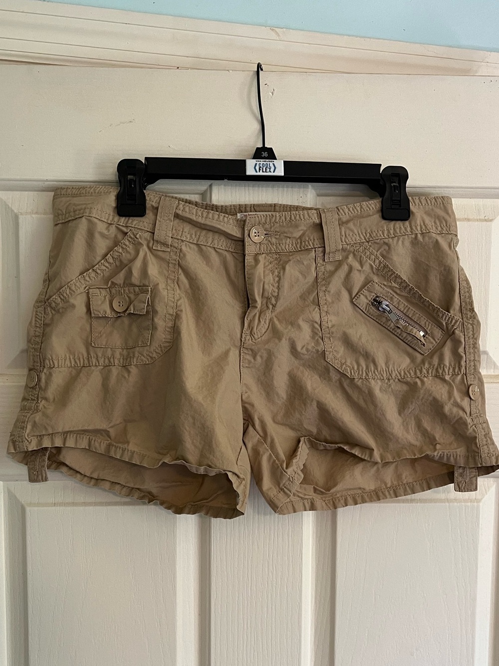 No Boundaries Women’s Cargo Shorts in Khaki Beige
